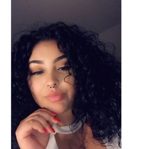 Meet your Posher, Yesenia